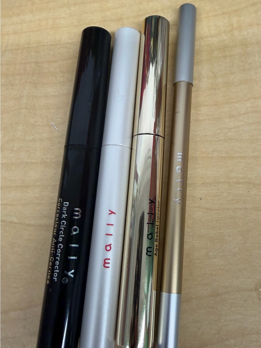 4 MALLY dark circle corrector MALLY green eye shadow,MALLY lip color,Nude pencil - Picture 2 of 15